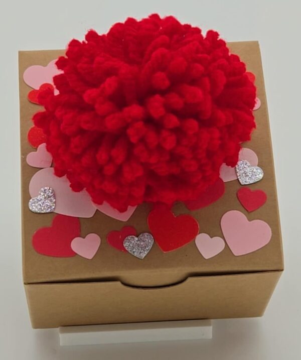 Small Box with Pom: VALENTINE HEARTS